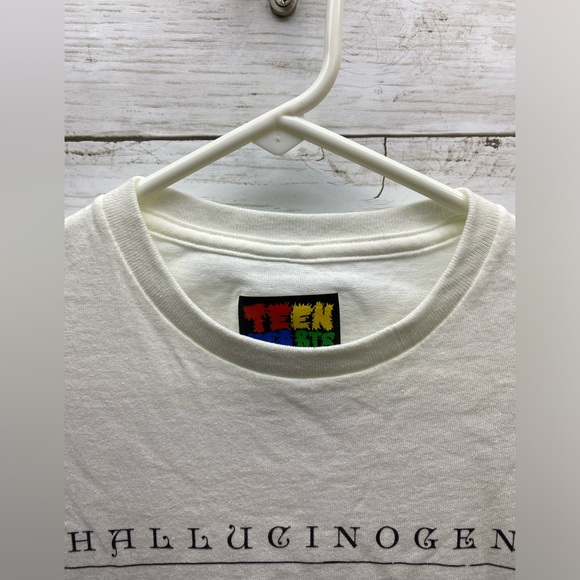 Teen Hearts Hallucinogenic Mushrooms Ivory Color Men’s Short Sleeve Size Medium - Picture 3 of 13